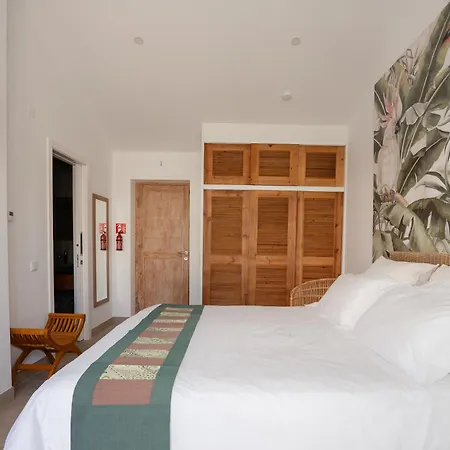 Lagoa House - Breakfast Included לינה וארוחת בוקר 4*